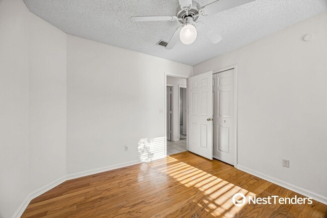 Building Photo - Great Location Near Town Center!