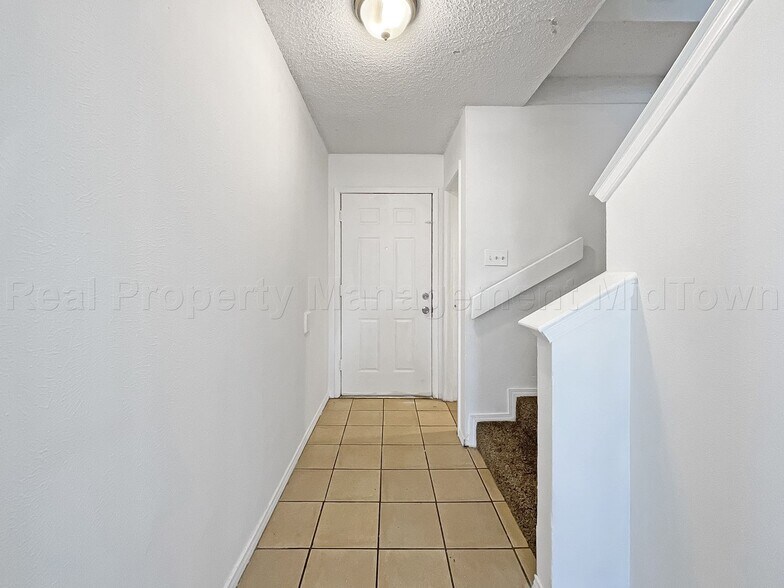 Building Photo - 2742 St George Pl