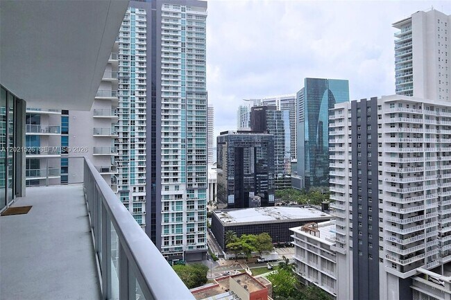 Building Photo - 1111 SW 1st Ave