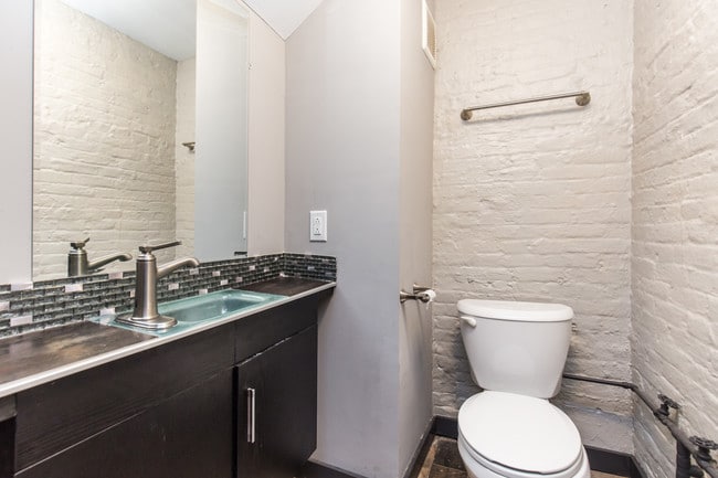 Building Photo - 1813 N Howard St