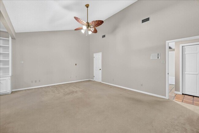 Building Photo - 5305 Greenbriar Dr