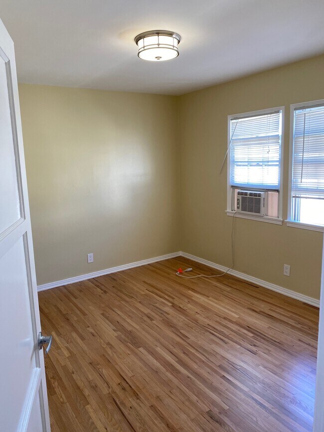 Second bedroom - 1530 S Beverly Dr