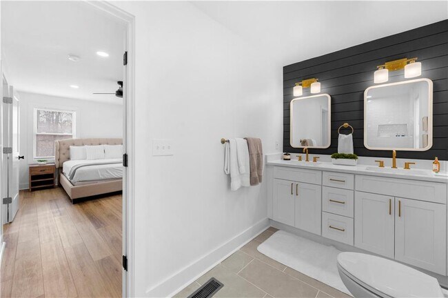 Building Photo - 150 Sweetwater St