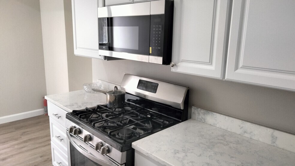 Building Photo - 112 Duvall Ln