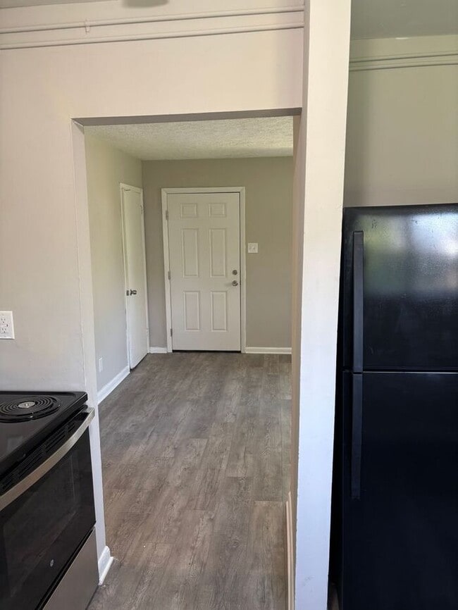 Building Photo - Comfortable Living in a Cozy 2-Bedroom Dup...