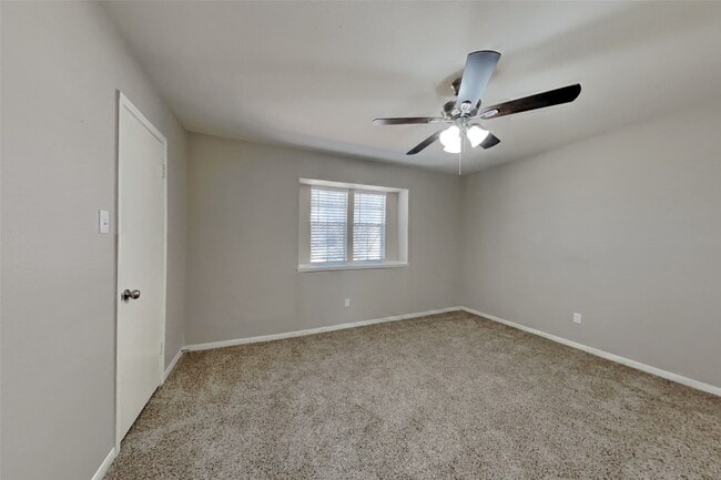 Building Photo - 9615 Orangevale Dr