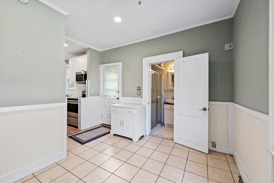 Kitchen/dining area - 235 Prospect St