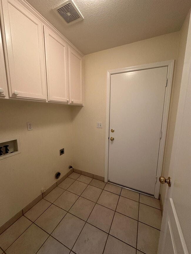 Building Photo - 2260 E Niles Ave