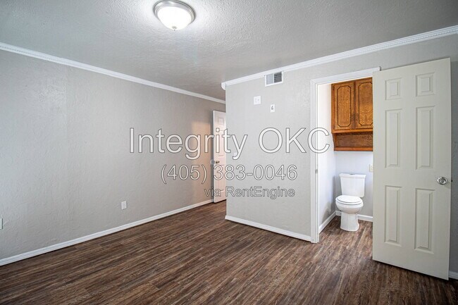 Building Photo - 4101 SE 45th St