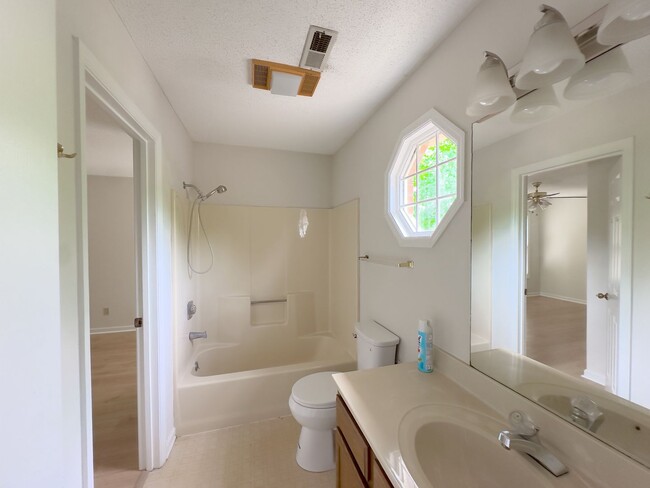Building Photo - Knoxville 37922 - Beautiful 3 bedroom cond...