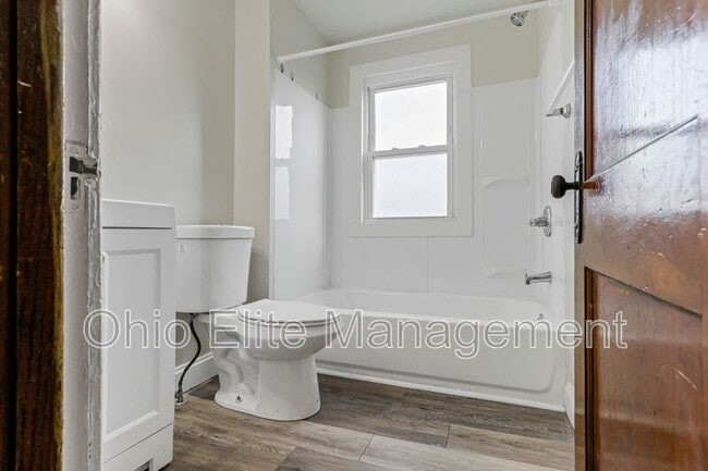 Building Photo - 254 S Wayne Ave
