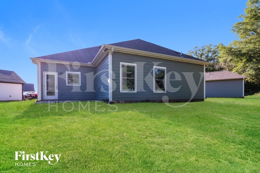 Building Photo - 305 Avalon Wy