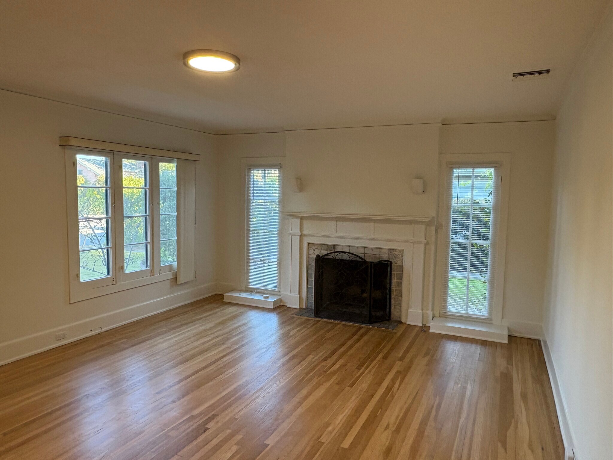 Building Photo - 894 S Los Robles Ave