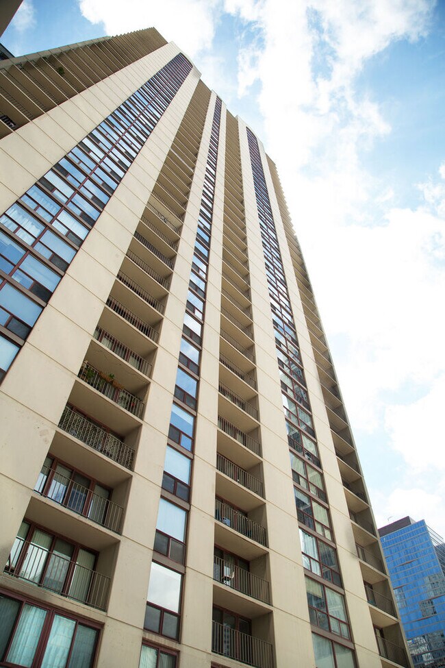 Building Photo - 200 N Dearborn St