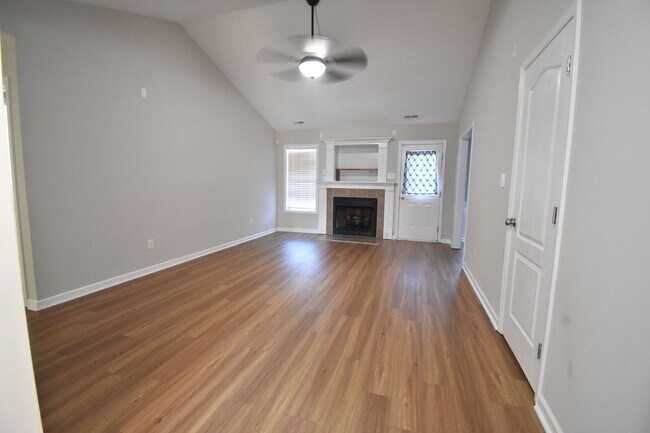 Building Photo - 4 Bedroom 2 Bathroom Coming Soon In Stonewall