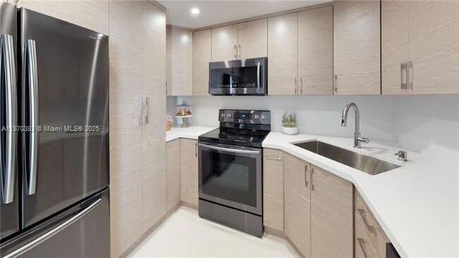Building Photo - 5601 Collins Ave