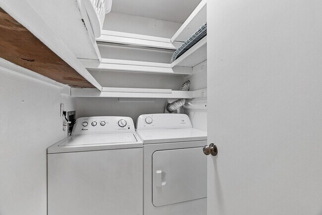 Building Photo - 5382 Kings Park Dr