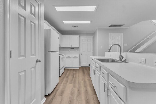 Building Photo - 46 Marble Rock Pl