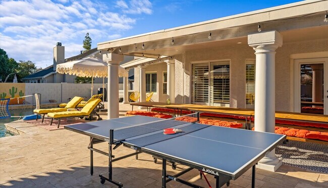 Building Photo - 2431 E Laurel St