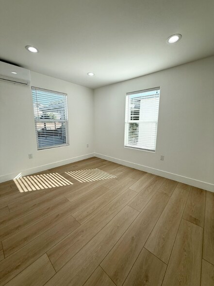 Building Photo - 7141 El Verano Dr