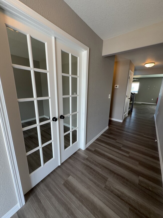 Building Photo - 8353 Graphite Dr