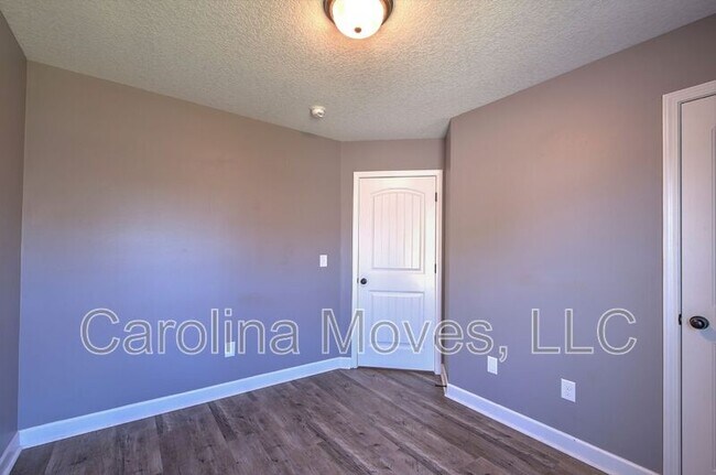 Building Photo - 415 Aniken Cir