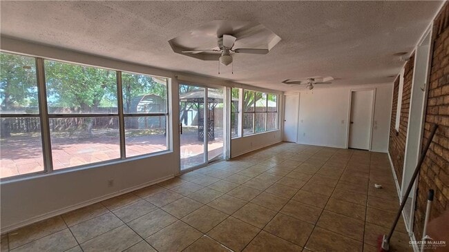 Building Photo - 809 E Azalea Ave