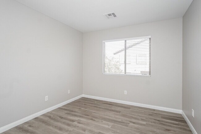 Building Photo - 1932 Basilwood Ct