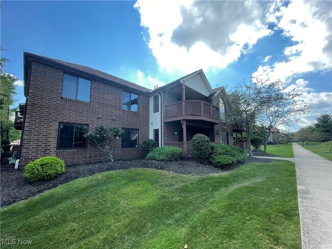 Building Photo - 8591 Scenicview Dr