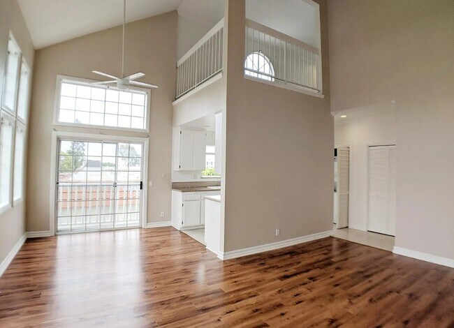 Building Photo - Carmelina Lofts