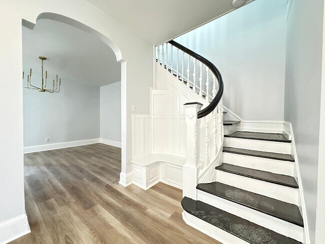 Building Photo - 216 N 53rd St