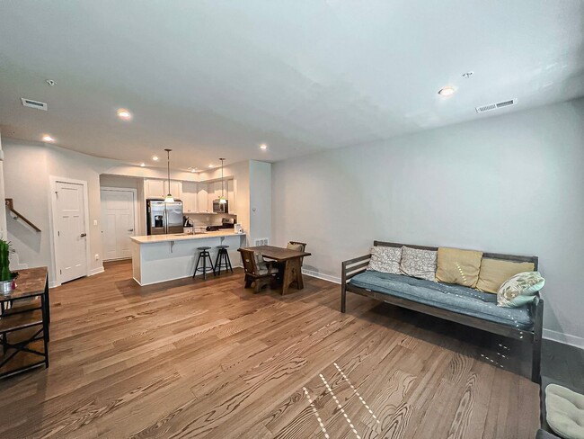 Building Photo - Luxury 3 Bedroom 2.5 Bathroom Brick Townho...
