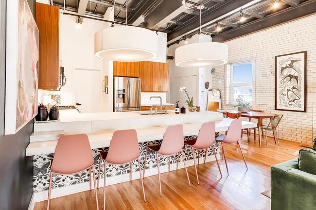 Building Photo - 1128 W Ardmore Ave