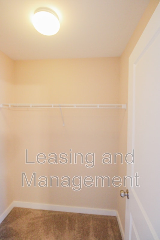 Building Photo - 4946 Ballantine Dr