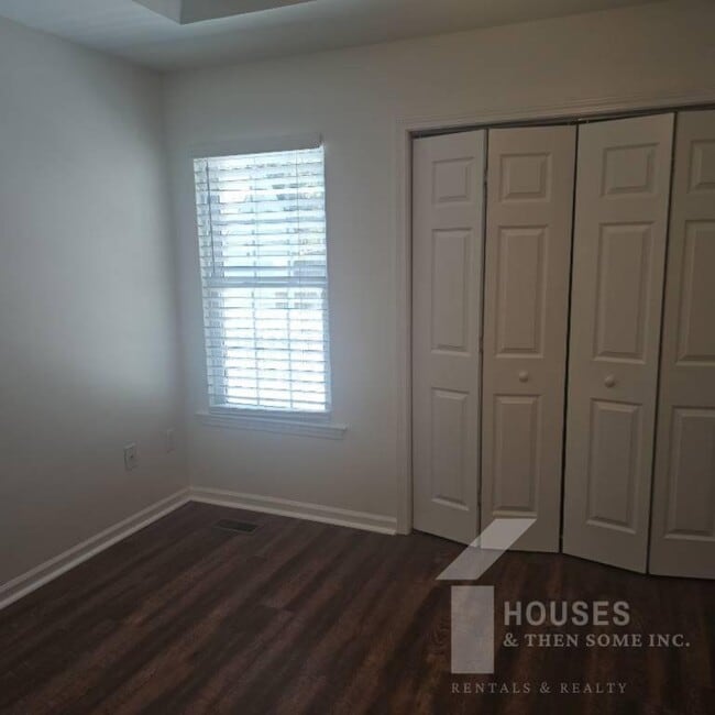 Building Photo - 5 Haley Ct