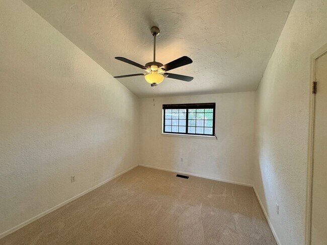 Building Photo - Charming and spacious with thoughtful updates! This 3 bed 2 bath feels new and trendy, schedule y...