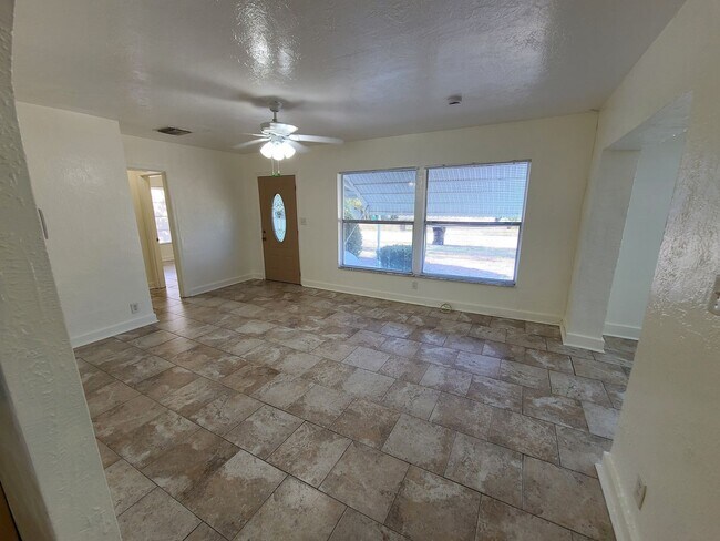 Building Photo - Stunning Corner-Lot Rental: 4BR/2BA with Courtyard
