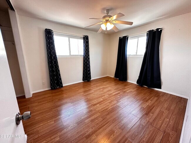 Building Photo - 1516 Elmhurst Dr