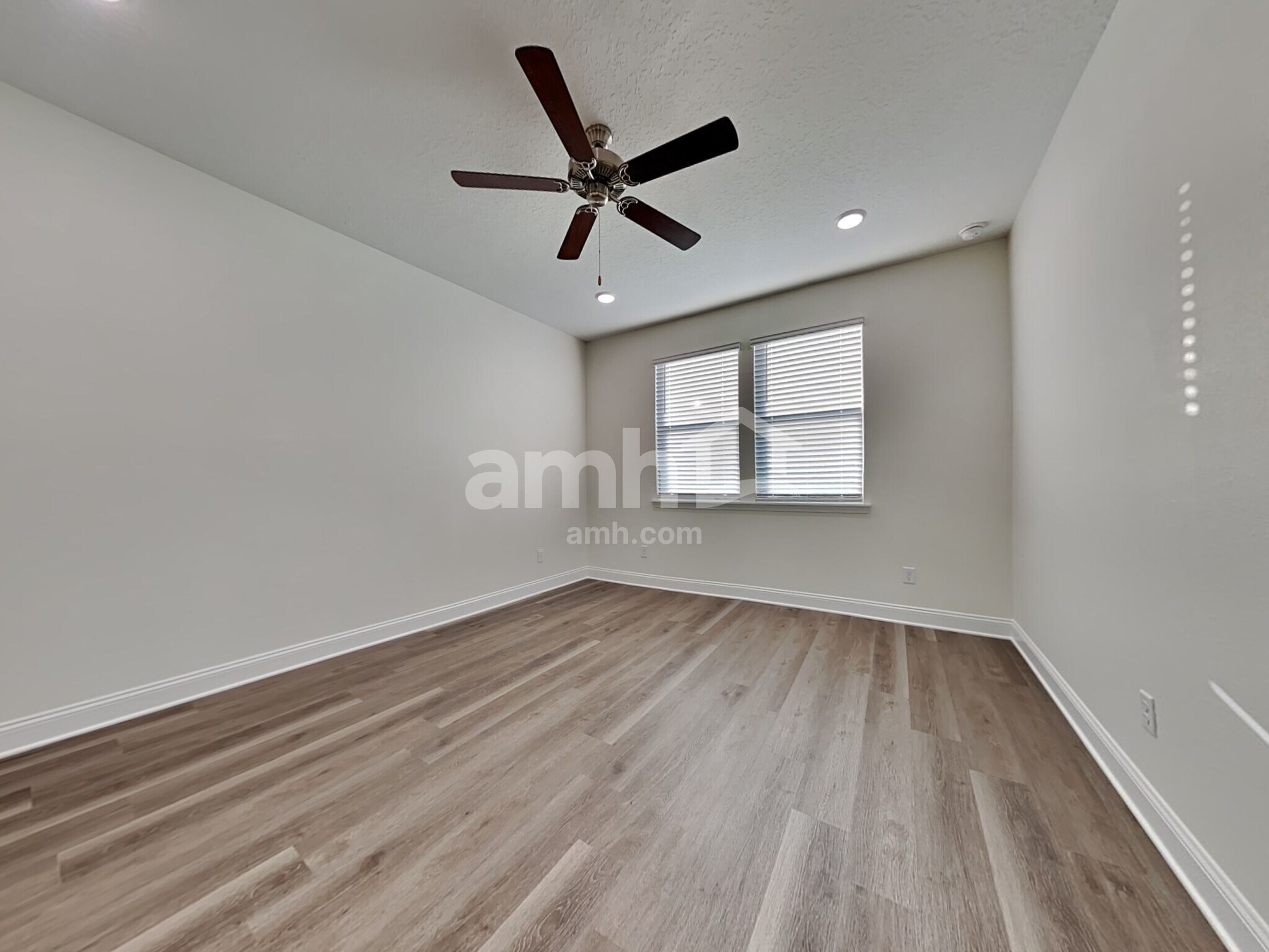 Building Photo - 11649 Hillside Dr