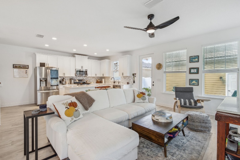 Building Photo - 213 Daydream Ave