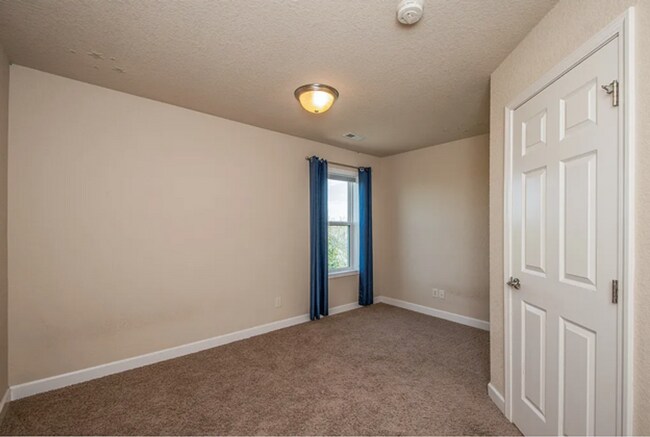 Building Photo - Welcome to your next home!
