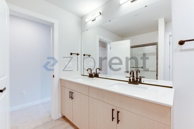 Building Photo - Unit A6