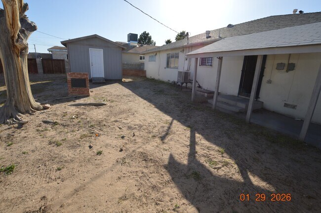 Building Photo - 716 Easy St