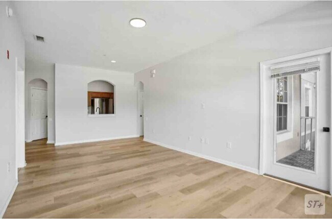 Building Photo - 10550 Baymeadows Rd