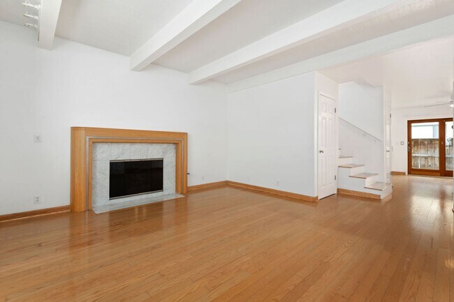 Building Photo - Wonderful uptown condo for rent... Santa Barbara!