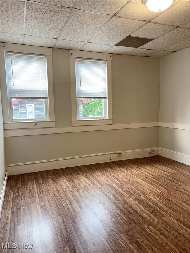 Building Photo - 1066 E 62nd St