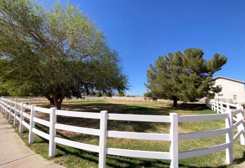 Building Photo - 7920 N 175th Ave