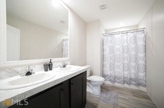 Building Photo - Spacious 4-Bedroom Home with Lawn Maintena...