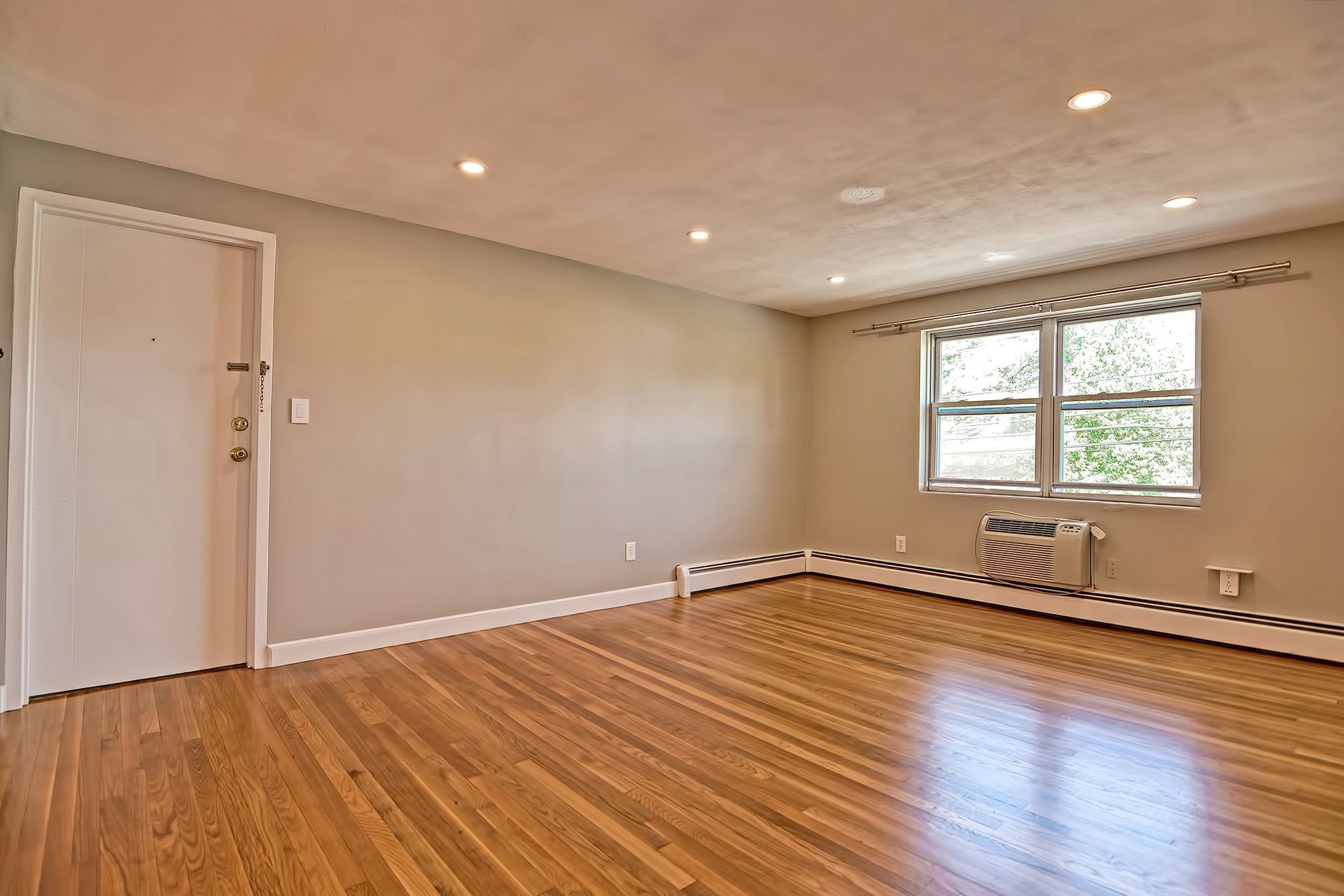 Building Photo - 33 Montvale Ave