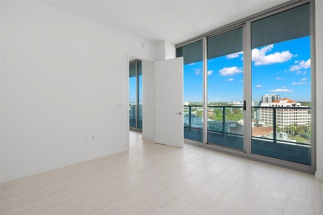 Building Photo - 400 Central Ave